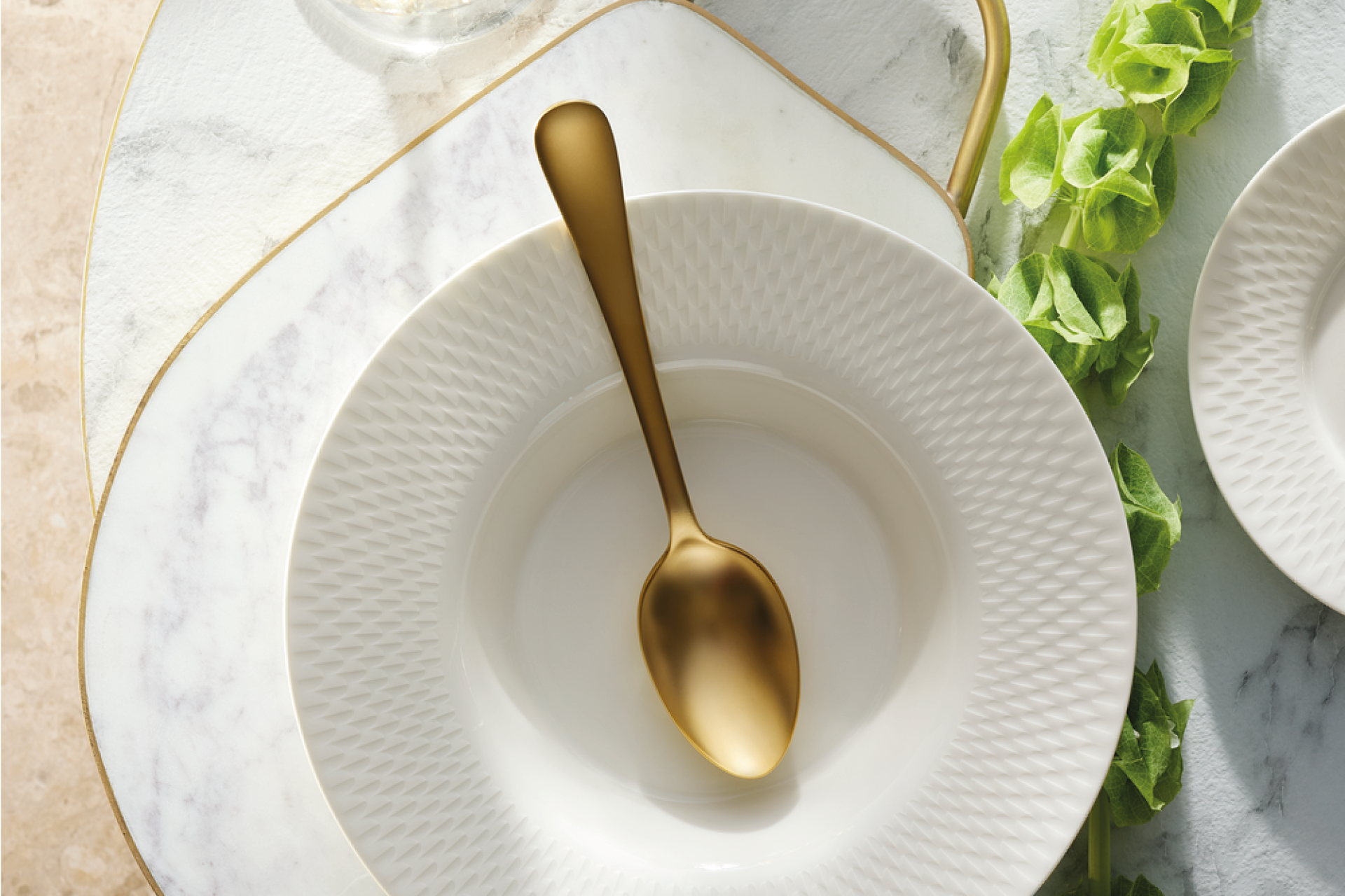 BAUSCHER  Teller flach rund Fahne Relief